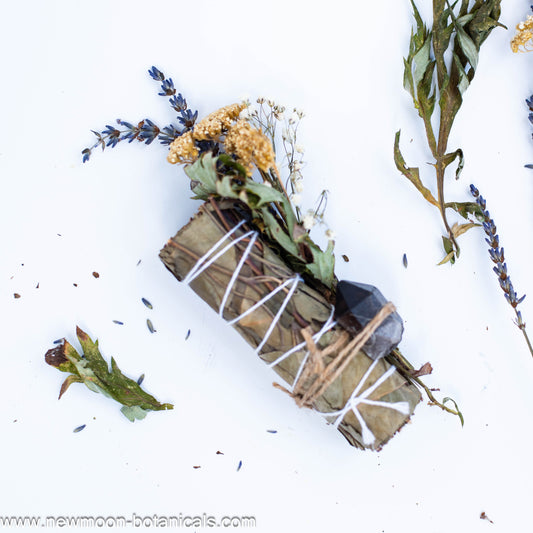 Eucalyptus smudge stick – hand-tied herbal bundle for energy clearing, meditation, and home purification”